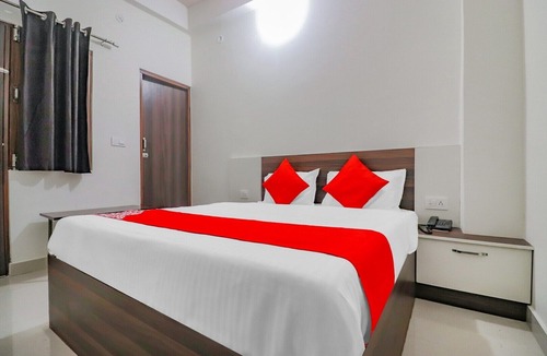 Mathura Hotel | Rajlakshmi Guest House - AC Room with attached bathroom, Free Wifi