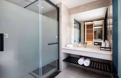 Lizhou Hotel | Ramada by Wyndham Guangyuan Zengjiashan Resort