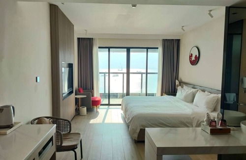 Huidong Hotel | Ramada By Wyndham Huizhou Double Moon Bay