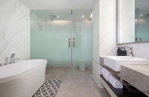 Weiyang Hotel | Ramada by Wyndham Xi'an Chanba