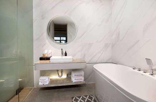 Weiyang Hotel | Ramada by Wyndham Xi'an Chanba