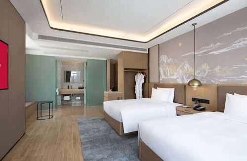 Weiyang Hotel | Ramada by Wyndham Xi'an Chanba