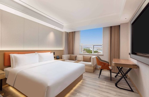 Echeng District Hotel | Ramada Plaza by Wyndham Ezhou Binjiang