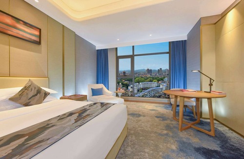 Dongxing Hotel | Ramada Plaza Dongxing City Center
