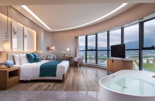 Chengjiang County Hotel | Ramada Plaza Fuxian Lake