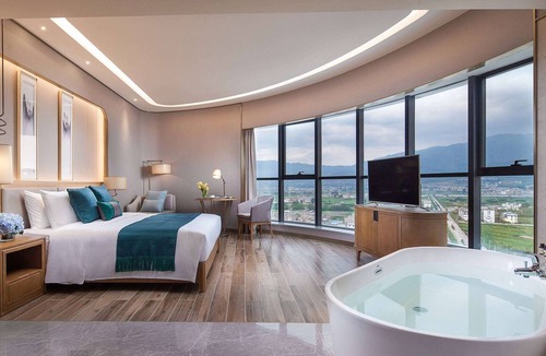 Chengjiang County Hotel | Ramada Plaza Fuxian Lake