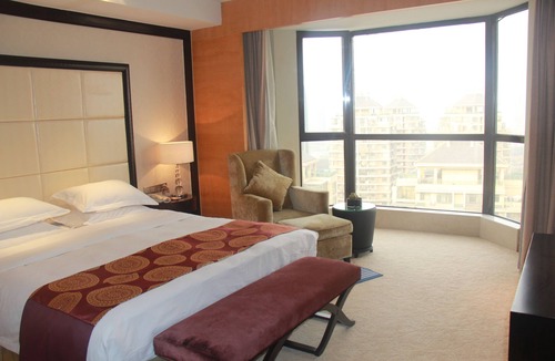 Weicheng District Hotel | Ramada Plaza Weifang