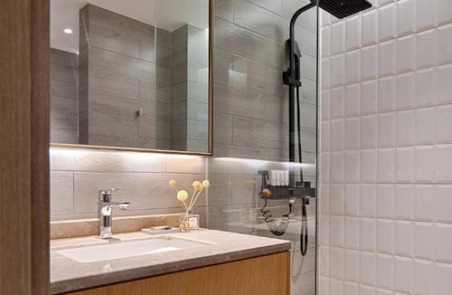 Nan An Hotel | RARA Esports Hotel-Nanping Wanda Plaza ,Close to HongyaCave and Jiefangbei, Metro Line 3 direct to Jiangbei International Airport just outside the hotel,Free laundry service and 24H butler service available, Great for both sightseeing and esports gaming