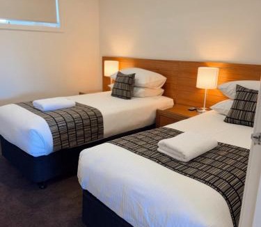 Broken Hill Hotel | Red Earth Motel