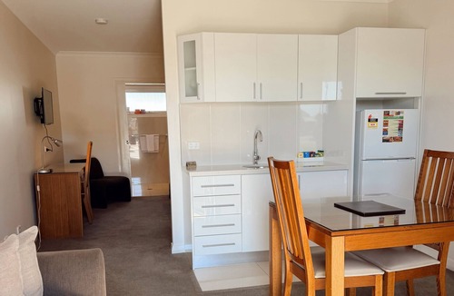 Broken Hill Hotel | Red Earth Motel