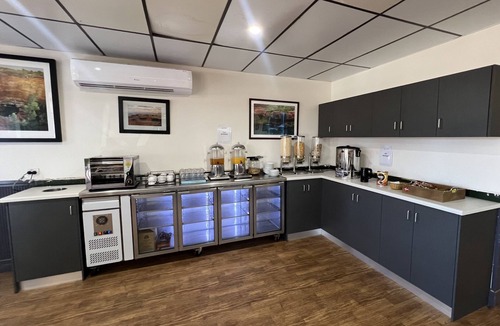 Newman Hotel | Red Sands Accommodation Newman