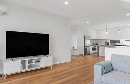 Speers Point House | Reflections on The Esplanade
