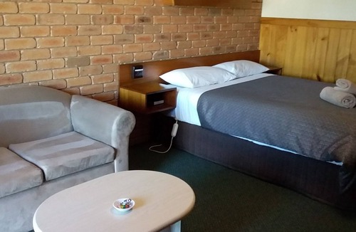 Cobram Hotel | Regency Court Motel