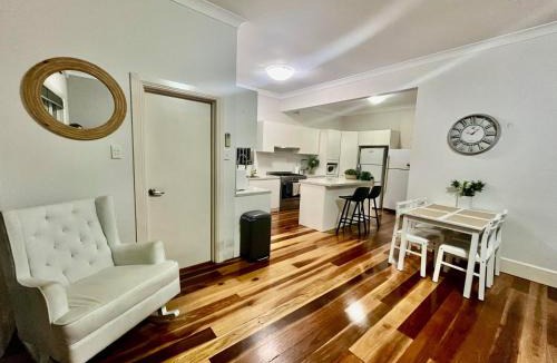 Brighton-le-Sands House | Relaxed Cosy Beach Room Close to Airport