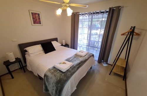 Lyndoch Bed & Breakfast | Relaxing self contained cottage with everything you need - Sleeps up to 6.