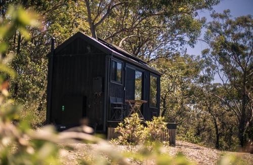Mangrove Mountain House | Remote Off-Grid Cabin Hidden in the Bush - Yen