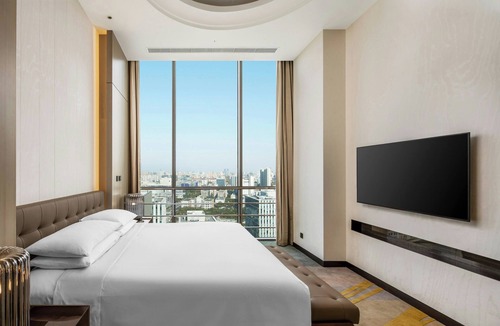 Xuhui Hotel | Renaissance Shanghai Caohejing Hotel