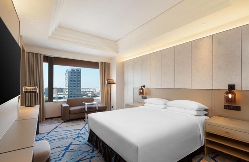Xuhui Hotel | Renaissance Shanghai Caohejing Hotel