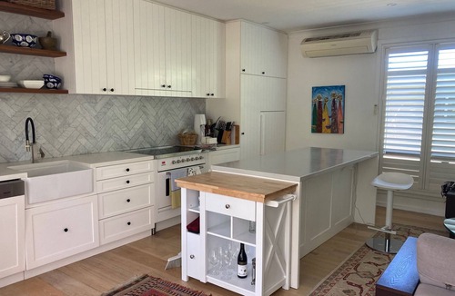 Avalon Beach House | Renovated duplex cottage in delightful Avalon Beach
