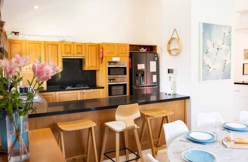 Maroubra House | Resort Style home close to Beach with Pool & Sauna