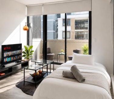 Wentworth Point Apartment | Resort Style Living 6 Beds 2 Free Parking