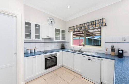 Central Mudgee House | Resort style villa with pool “Rest Easy Mudgee”