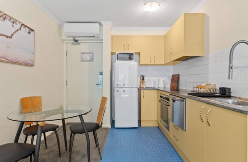Chippendale Apartment | Retro Chippendale Stay - Pool & Gym Access