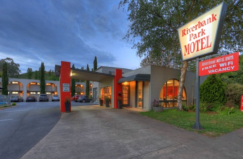 Bright Hotel | Riverbank Park Motel