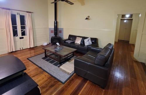 Tacoma House | Riverfront 5 bedroom house in central coast