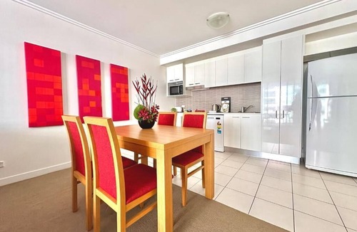 Broadbeach Waters Apartment | Riverfront Heated Pool, Gym, Sauna Steps to Casino