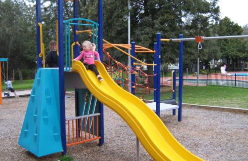 Corowa Hotel | Rivergum Holiday Park