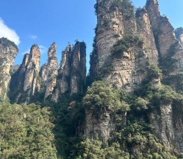 Wulingyuan House | Riverside Mountain Village Inn-临溪观山客栈-20minutes walk to the Forest Park scenic area-Free Luggage storage