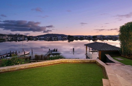 Daleys Point House | Riverside Retreat by HolidayCo.