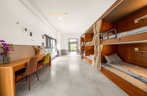 Yuzhong Hostel | riverside youth hostel