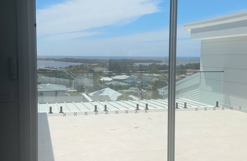 Tuross Head House | Riviera Retreat –Sleeps 9, Spectacular Ocean Views, Boat Ramp & beach close