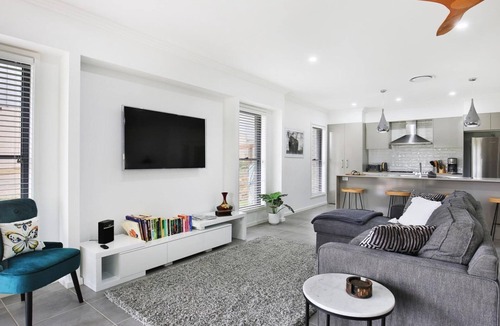 Bundanoon House | Rockwall - Pet-Friendly - Fire Pit