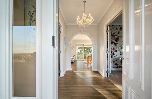Adelaide House | Rolling Hills Estate - Off grid Luxury in Adelaide Hills