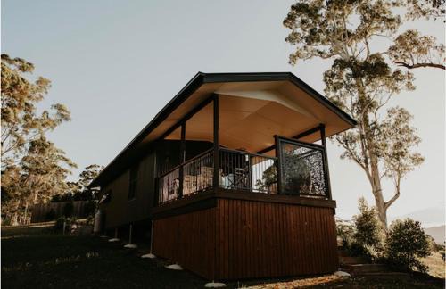 Conondale Villa | Romance Awaits at Down at The Dale Studio