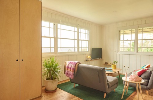 Hazelbrook Cabin | Romantic Cottage in the Blue Mountains with Valley Views
