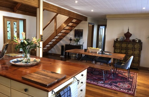 Darlington House | Romantic couples retreat with seasonal creek - Perth hills