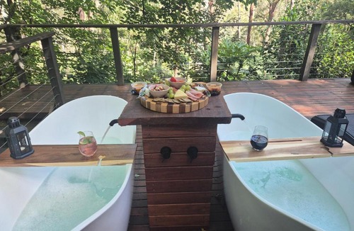 Mount Macedon House | Romantic Getaway - 2 luxe outdoor baths