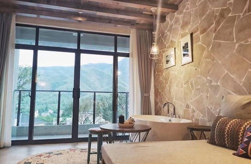 Deqing County House | Romantic villa in Moganshan, China