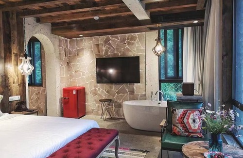 Deqing County House | Romantic villa in Moganshan, China