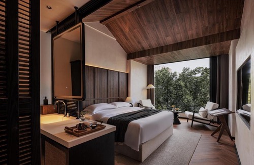 Xiufeng Hotel | Rong Unique Hotel-Banyan Lake Scenery Free pick-up for 2 consecutive nights