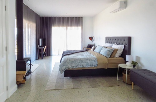 Bullengarook Bed & Breakfast | Rooks Edge B&B -Room 2 - Stunning views-romantic getaway