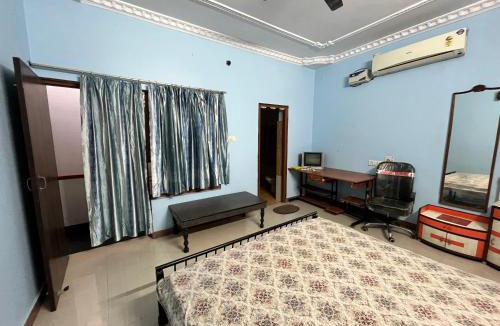 Gomti Nagar House | Room in the Heart of Gomti Nagar