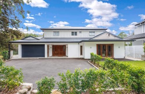 East Killara House | Room with Scenic Bush Views, Tranquility, Central Location