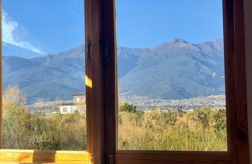 Dali Town House | Rooms in a Bai farmhouse, garden, traffic-free location 5 minutes from the lake