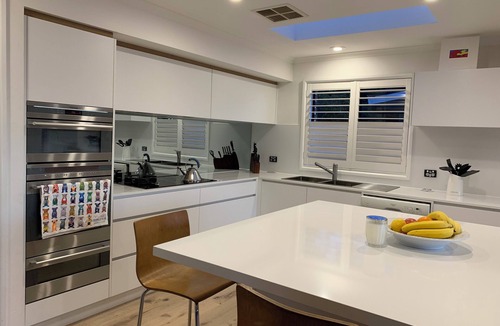 Clontarf House | Roomy Duplex with water views. Steps away from Castle Rock Beach