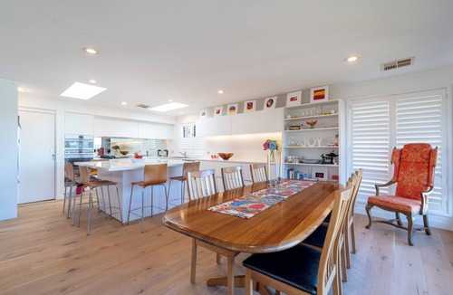 Clontarf House | Roomy Duplex with water views. Steps away from Castle Rock Beach